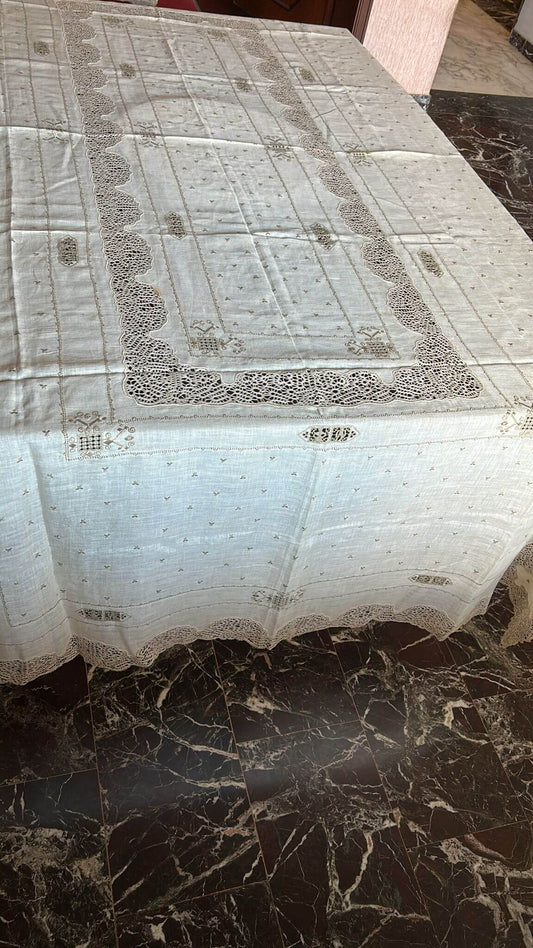 Antica tovaglia Burano in pizzo, 12 posti, artigianato italiano degli anni '50, elegante per eventi speciali.