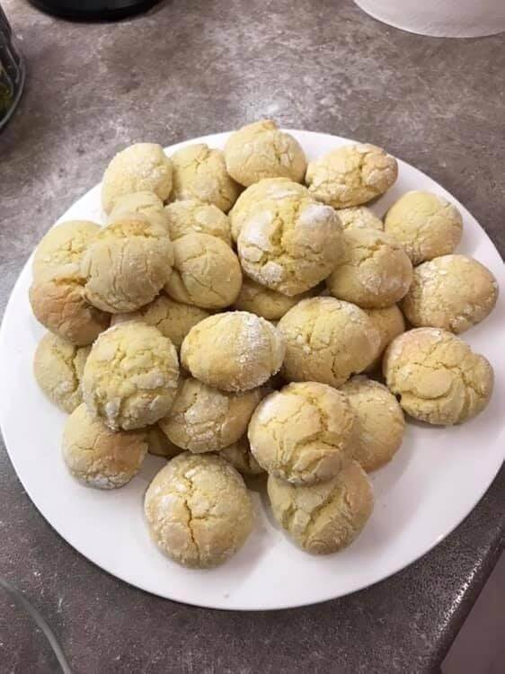 Bacetti al Bergamotto on a plate, traditional Calabrian cookies made with bergamot and shortcrust pastry.