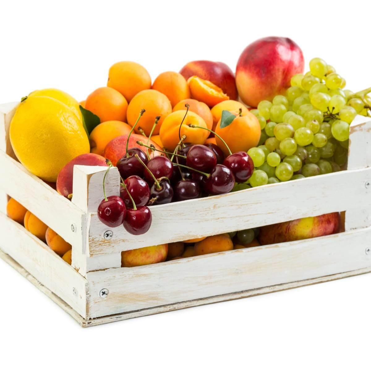Cassetta Mix Frutta di Stagione con frutta fresca e mista, appena raccolta da produttori locali.