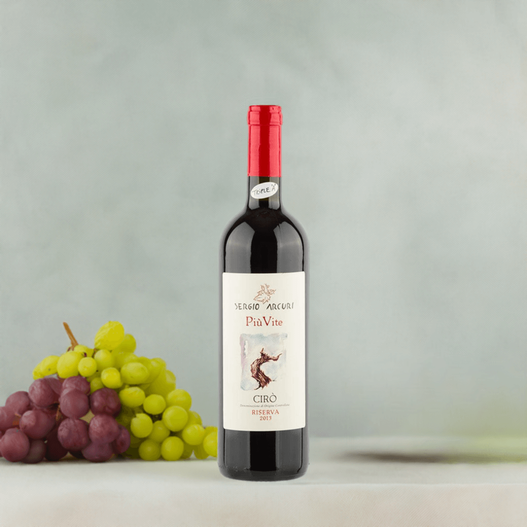 Cirò Rosso DOC Vite cantina Arcuri 75 cl bottle with grapes on a light background.