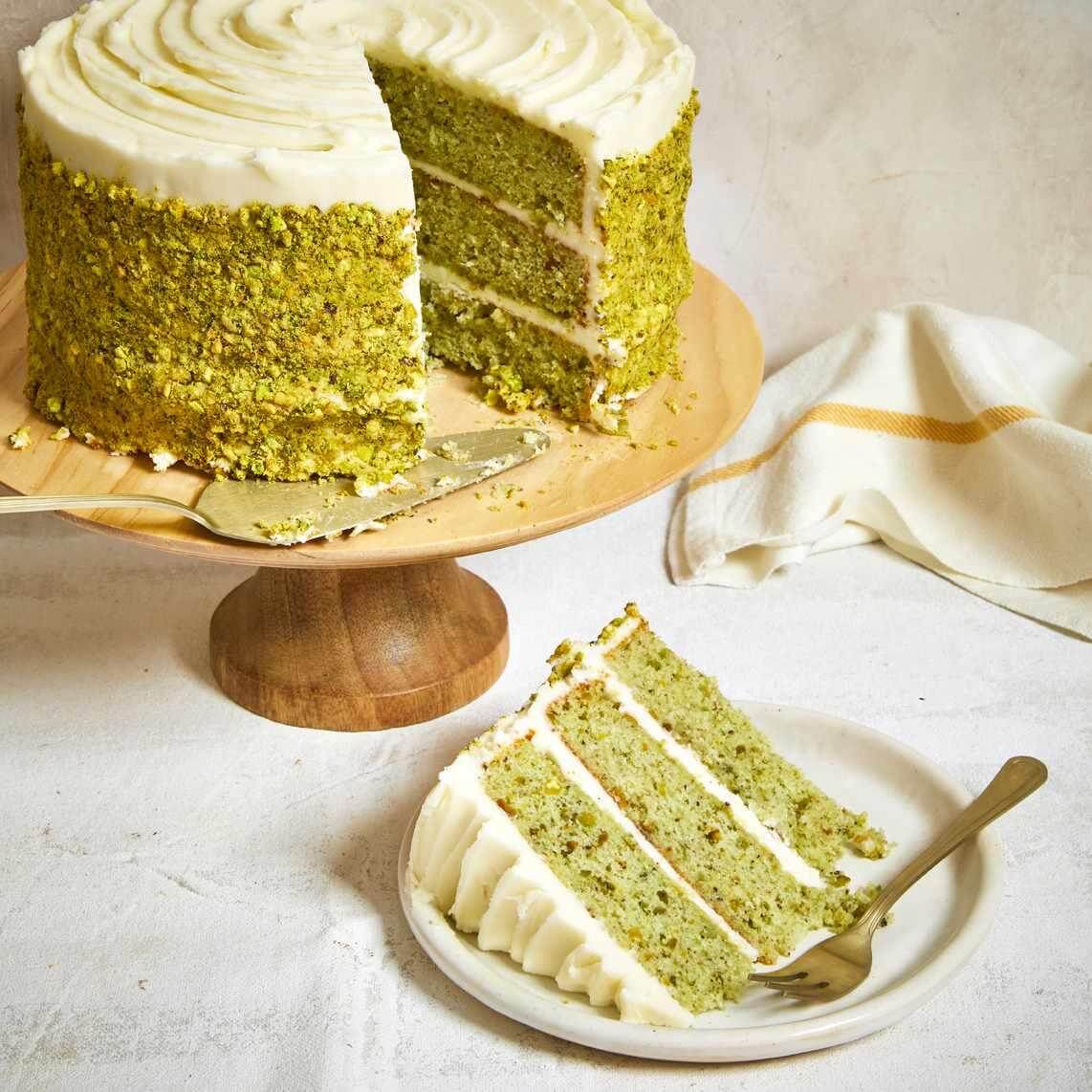 Delicious Crema spalmabile dolce di Pistacchio cake with creamy frosting and pistachio topping.