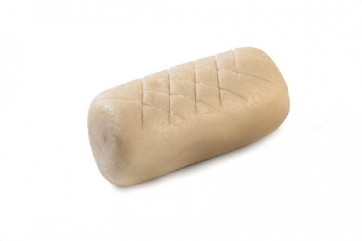 Pasta di Mandorla, panetto di pasta di mandorla siciliana con almeno 40% di mandorla.