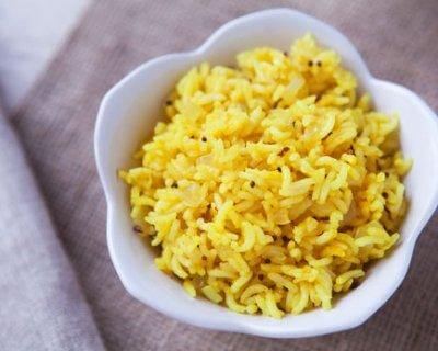 Bowl of fluffy yellow rice, seasoned and ready to be served, ideal for Riso All'Indiana recipe.