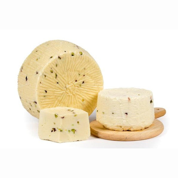 Primo sale con Pistacchio - formaggio siciliano a pasta morbida con pistacchi spezzettati.