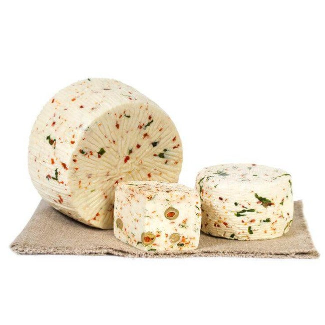 Primo Sale Ghiotto - Formaggio tipico Siciliano con rucola, peperoncino e olive verdi.