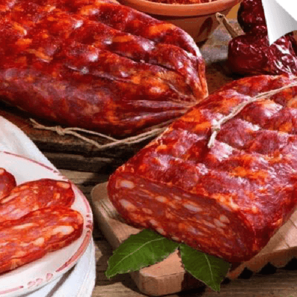 Spianata Piccante Calabrese, un salume unico al mondo, perfetta per panini e pizze.